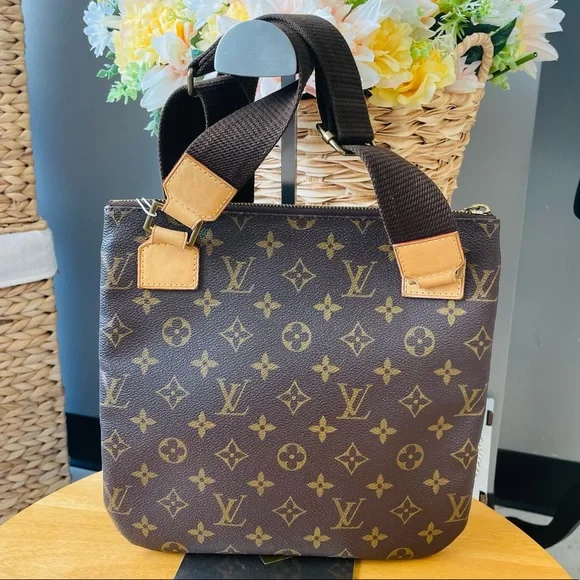 LOUIS VUITTON MONOGRAM POCHETTE BOSPHORE CROSSBODY BAG MI1006 ‼️PURGE SALE‼️ - Picture 2 of 16